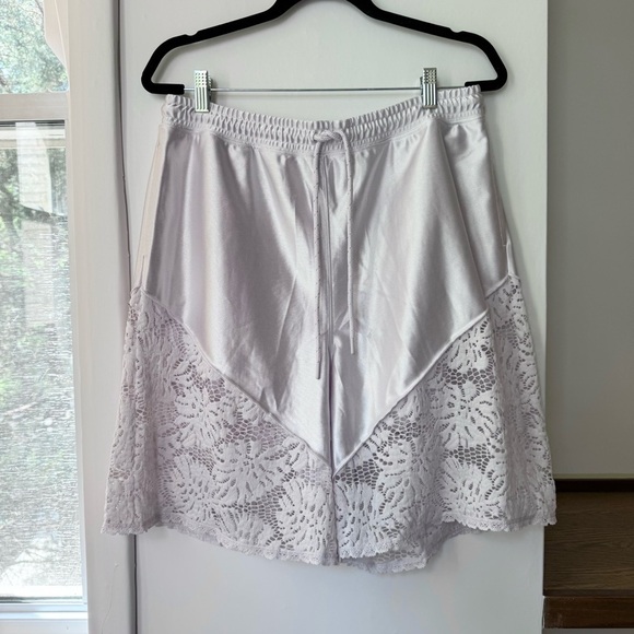 New Free People Movement Roster Satin Lace Trim Baggy Long Shorts White Medium - Picture 9 of 11